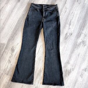 Veronica Beard Beverly Skinny Flare High-Rise Denim Jeans in Moonlight Wash 26